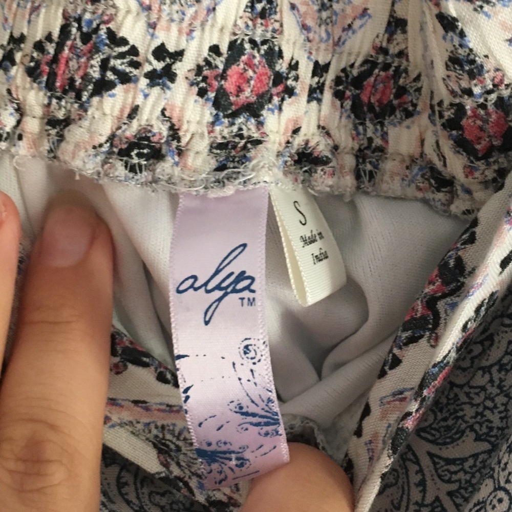 Francesca’s patterned shorts - Picture 6 of 6